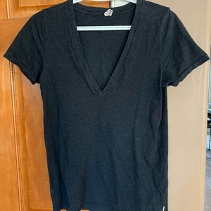 ARITZIA TNA V-Neck Cotton Tee